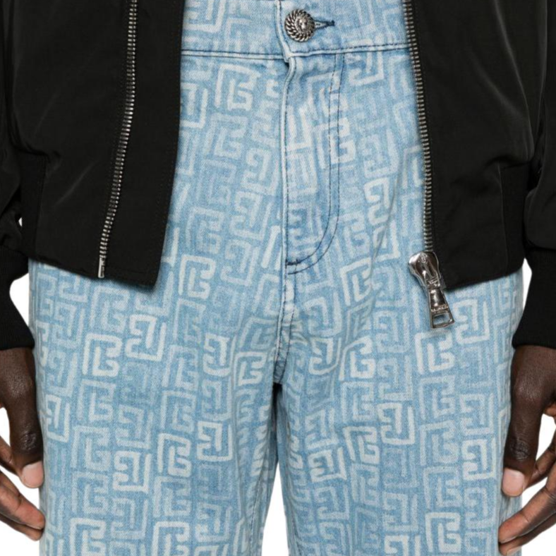 Details for BALMAIN SS24 Jeans Biru Muda Mid-Rise Straight-Leg dengan Logo Patch. DH1MI040-DE85