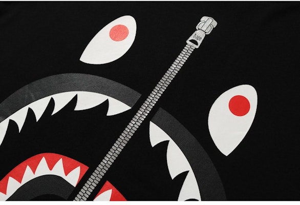 Bape 第一代迷彩鲨鱼长袖T恤 黑黄款 Lookbook Bape 第一代迷彩鲨鱼长袖T恤 黑黄款