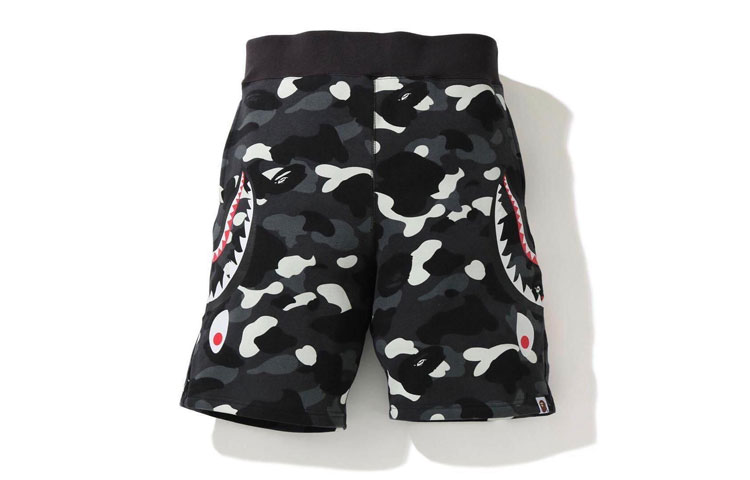 Order BAPE 城市迷彩鯊魚圖案短褲 1G80-153-010