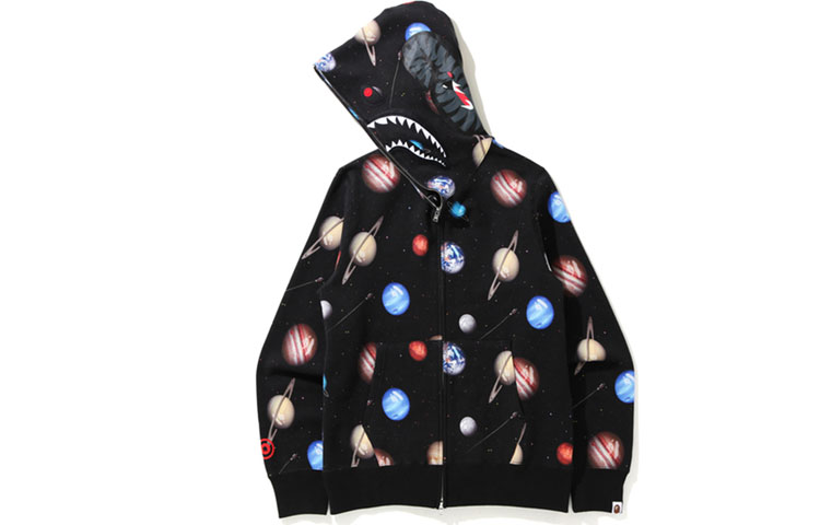 Shop Bape A BATHING APE ブラック プラネットプリント ジップアップパーカー. 0ZXSWM115017G