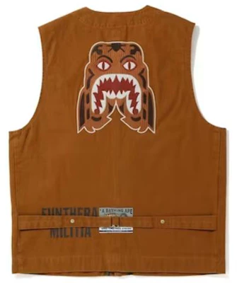 Bape A BATHING APE 棕色無袖V領扣釦背心 背面圖案 男女適合。 1F20140027 Order Bape A BATHING APE 棕色無袖V領扣釦背心 背面圖案 男女適合。 1F20140027