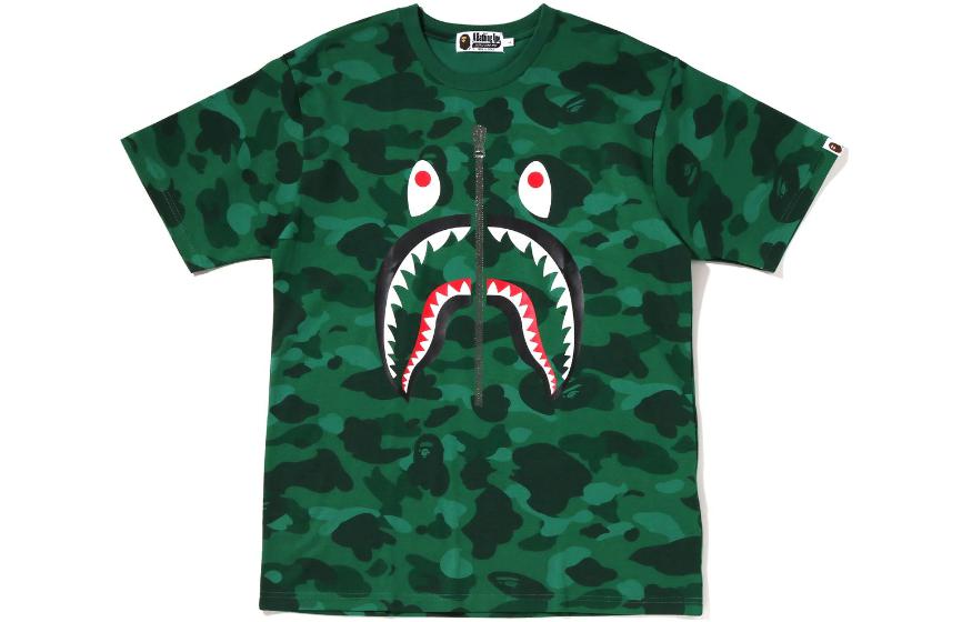 Shop Bape A BATHING APE 彩色迷彩鯊魚圖案圓領短袖T恤 男款 1I30-109-022