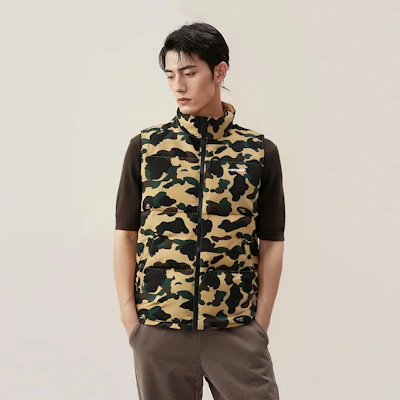 Bape A BATHING APE FW24 1ST CAMO Reversible Down Vest for Men. 0ZXDNM144012N Sizing Bape A BATHING APE FW24 1ST CAMO Reversible Down Vest for Men. 0ZXDNM144012N