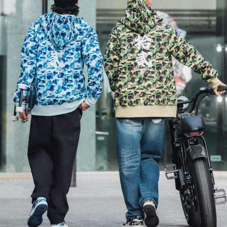 Shop Sudadera Bape A BATHING APE Ink Camo con Logo de Caligrafía. 0ZXSWMX15009J