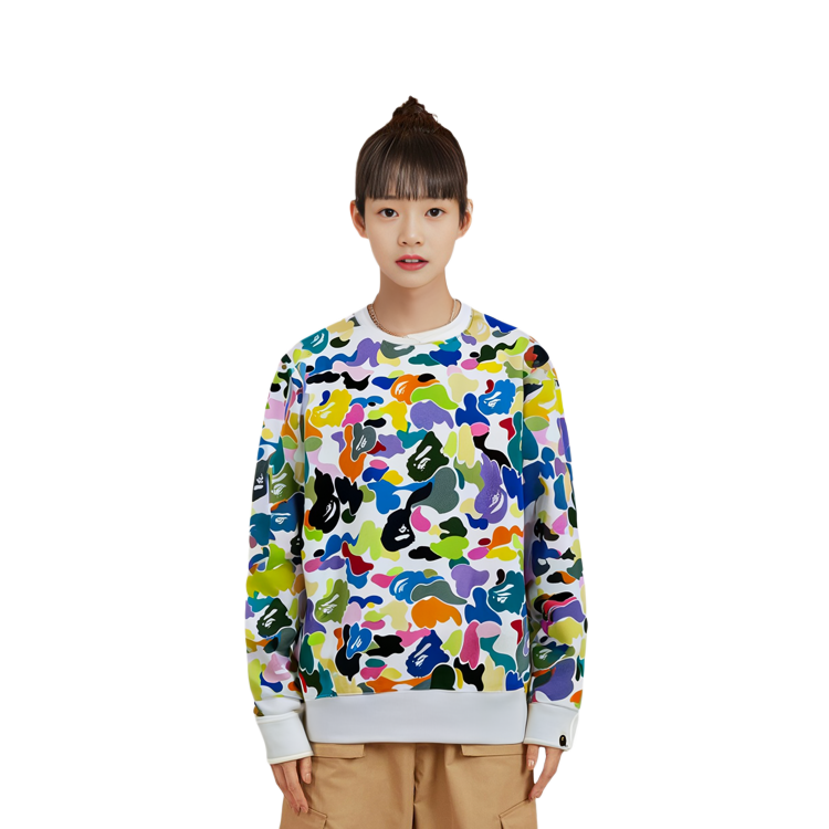 Shop Bape A BATHING APE 印花長袖圓領男女款T恤。 1G80-213-017