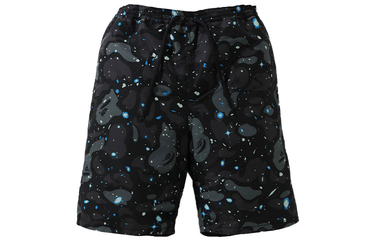 Shop Bape A BATHING APE 鯊魚系列太空印花休閒短褲。 1H20-153-016