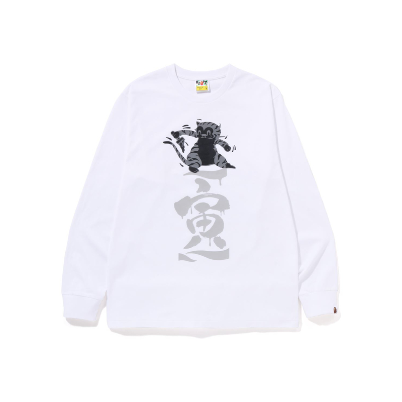 Shop Bape A BATHING APE Kaos Crewneck Lengan Panjang Motif Harimau. 0ZXLTMX11003J