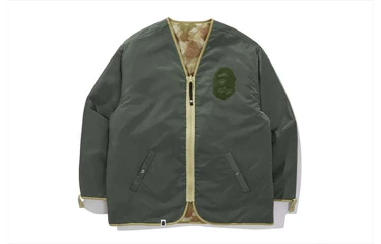 Shop Bape A BATHING APE x Alpha Industries Jaket Reversible Camo Olive Logo - Lelaki. 1G73-140-904