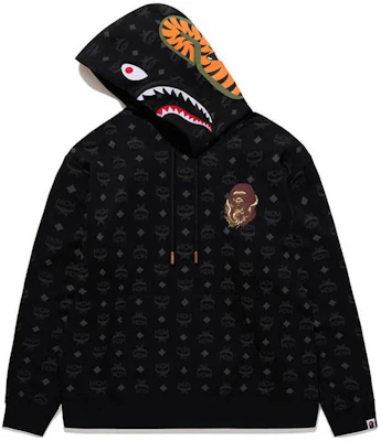 Sudadera Unisex Bape x MCM SS24 con Logo Ape y Estampado Integral. 0ZXSWM114901M Shop Sudadera Unisex Bape x MCM SS24 con Logo Ape y Estampado Integral. 0ZXSWM114901M