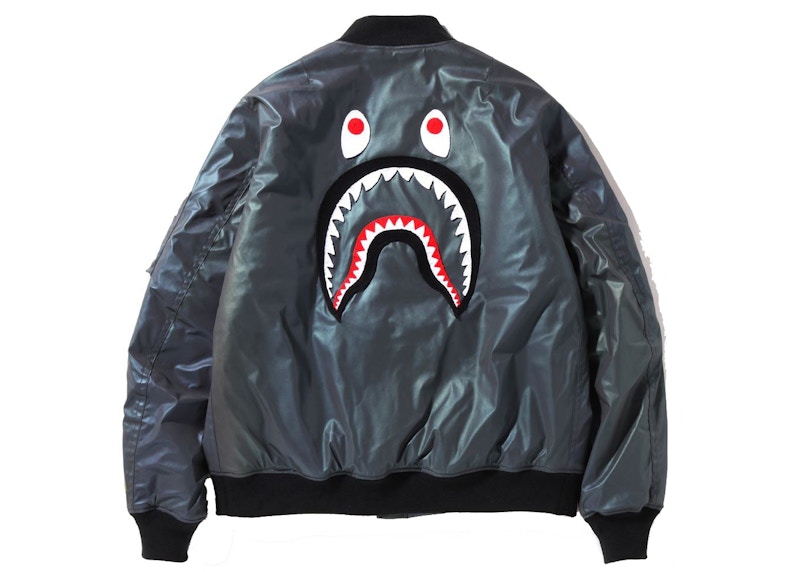 Order BAPE Aurora Shark Loose Fit MA-1 Negro