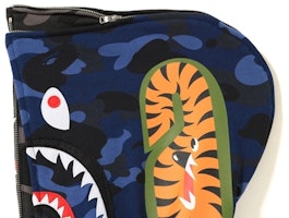 Bape彩色迷彩分离鲨鱼全拉链连帽衫黑蓝款 Lookbook Bape彩色迷彩分离鲨鱼全拉链连帽衫黑蓝款