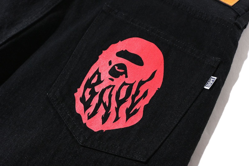 Lookbook Pantalones BAPE Flame Denim Negros