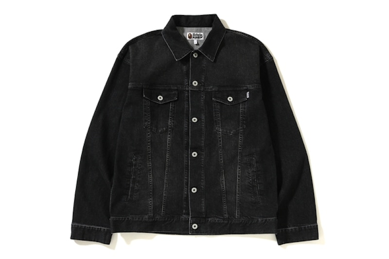 Lookbook Chaqueta Negra Bape Relaxed Shark Hoodie de Mezclilla.