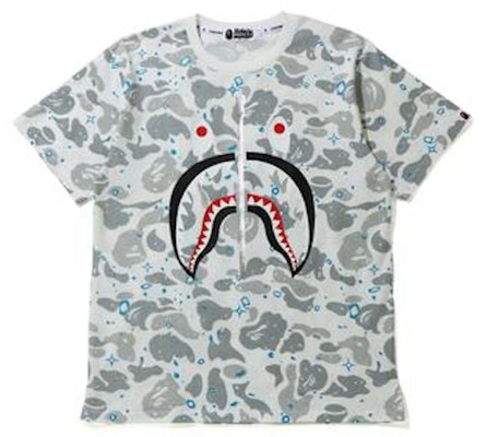 Kaos BAPE Space Camo Shark Putih Multi Buy Kaos BAPE Space Camo Shark Putih Multi