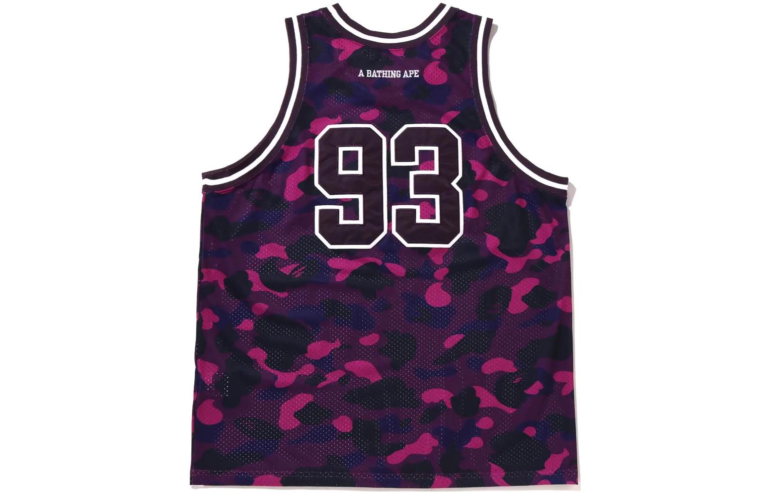 Lookbook BAPE SS22 迷彩字母印花籃球背心。 1I30-108-019