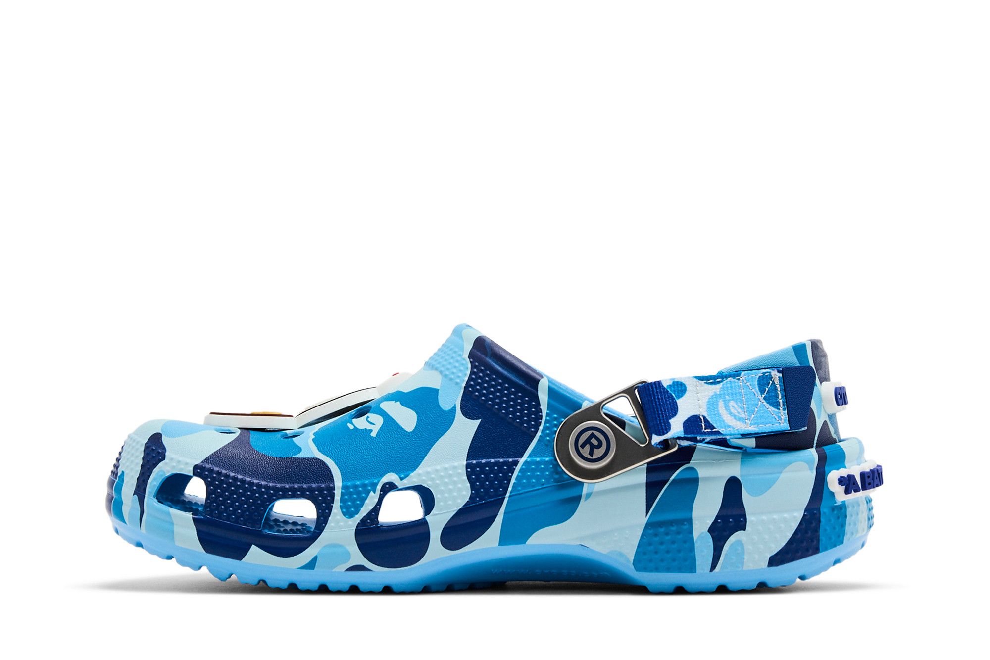 Shop Crocs 经典洞洞鞋 A Bathing Ape ABC 迷彩蓝色 209627-4TB