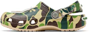 Shop Crocs經典木屐 x A Bathing Ape ABC迷彩綠色版 209627-212