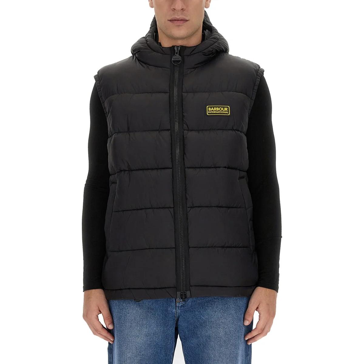 Lookbook Barbour Badge Zip Rompi Tanpa Lengan Hitam MGI0186BK11