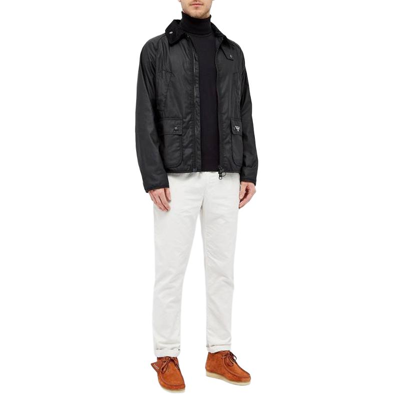 Lookbook Barbour Jaket Hitam Waxed dengan Motif Huruf dan Penutup Resleting. MWX1716BK11