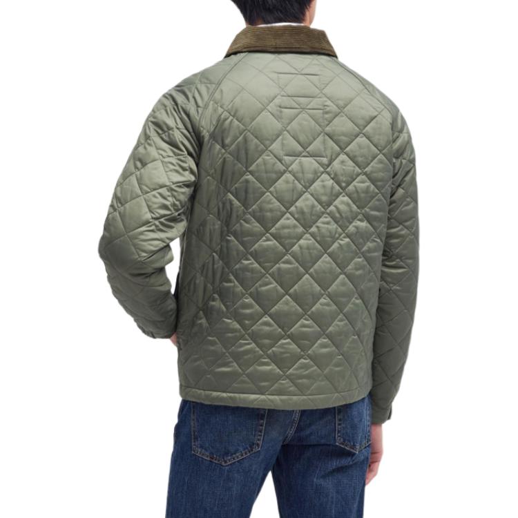 Shop Barbour 轻便长袖菱形绗缝外套 浅苔绿色. MQU1763GN19