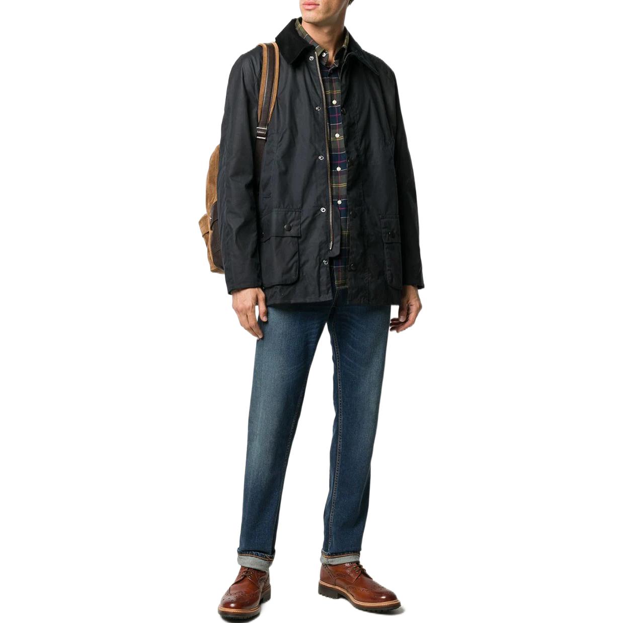 Lookbook Barbour Ashby 經典蠟棉夾克配招牌格紋內襯外套。 MWX0339MWXNY92