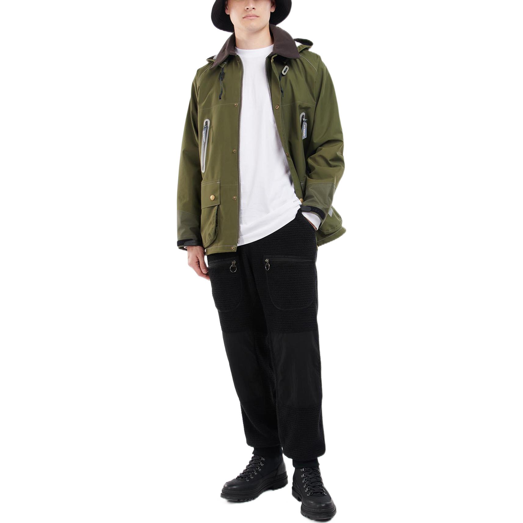 Lookbook Jaket Kalis Air Bernafas Hijau BARBOUR x and wander FW22 Colorblock. 8559541OL51