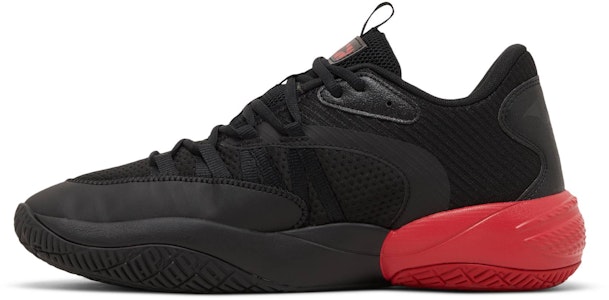 蝙蝠侠 x 彪马 Court Rider 2.0 '黑色巴巴多斯樱桃' 376849-01 Lookbook 蝙蝠侠 x 彪马 Court Rider 2.0 '黑色巴巴多斯樱桃' 376849-01