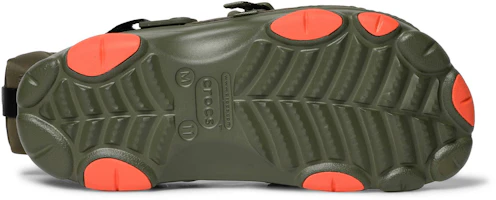 Shop BEAMS x Crocs 經典全地形軍用洞洞鞋 '軍綠色' 207448-309