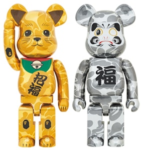 Bearbrick x BAPE Maneki Neko & Daruma 1000% Set Emas & Perak Berlapis. Buy Bearbrick x BAPE Maneki Neko & Daruma 1000% Set Emas & Perak Berlapis.
