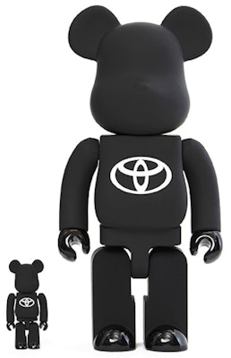 Bearbrick x Toyota 100% & 400% Set 'Hitam' Buy Bearbrick x Toyota 100% & 400% Set 'Hitam'