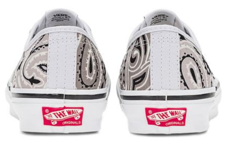 Shop BEDWIN & THE HEARTBREAKERS x Vans バンダナ柄オーセンティック VN0A5FBDBHD