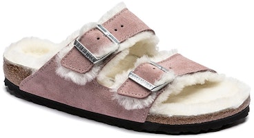 버켄스탁 아리조나 '핑크 스웨이드 퍼' 1017560 Lookbook 버켄스탁 아리조나 '핑크 스웨이드 퍼' 1017560