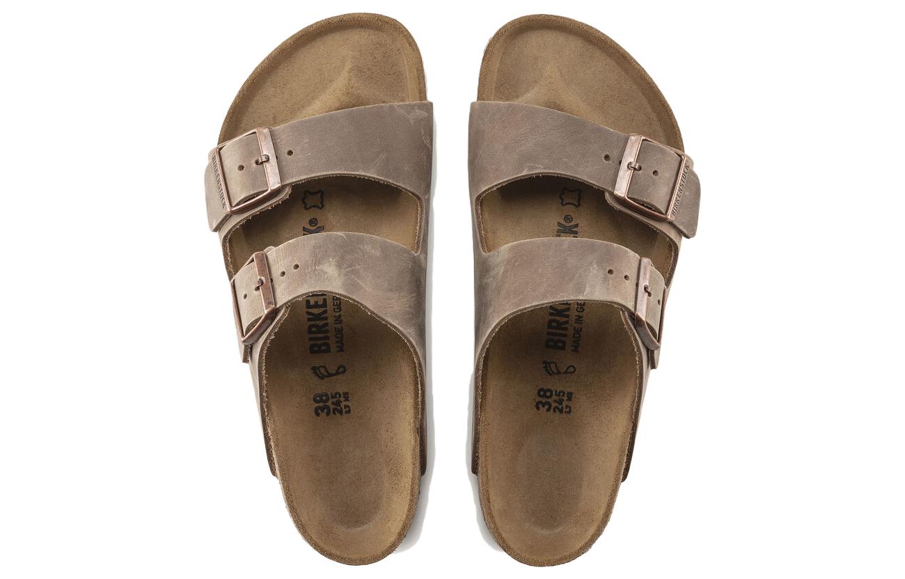 Shop Birkenstock Arizona 润革凉鞋 '茶色棕' 0352201