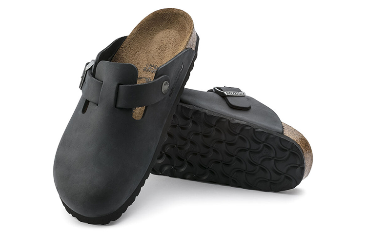 Shop Birkenstock Boston Biasa 'Kulit Minyak Hitam' 0059461