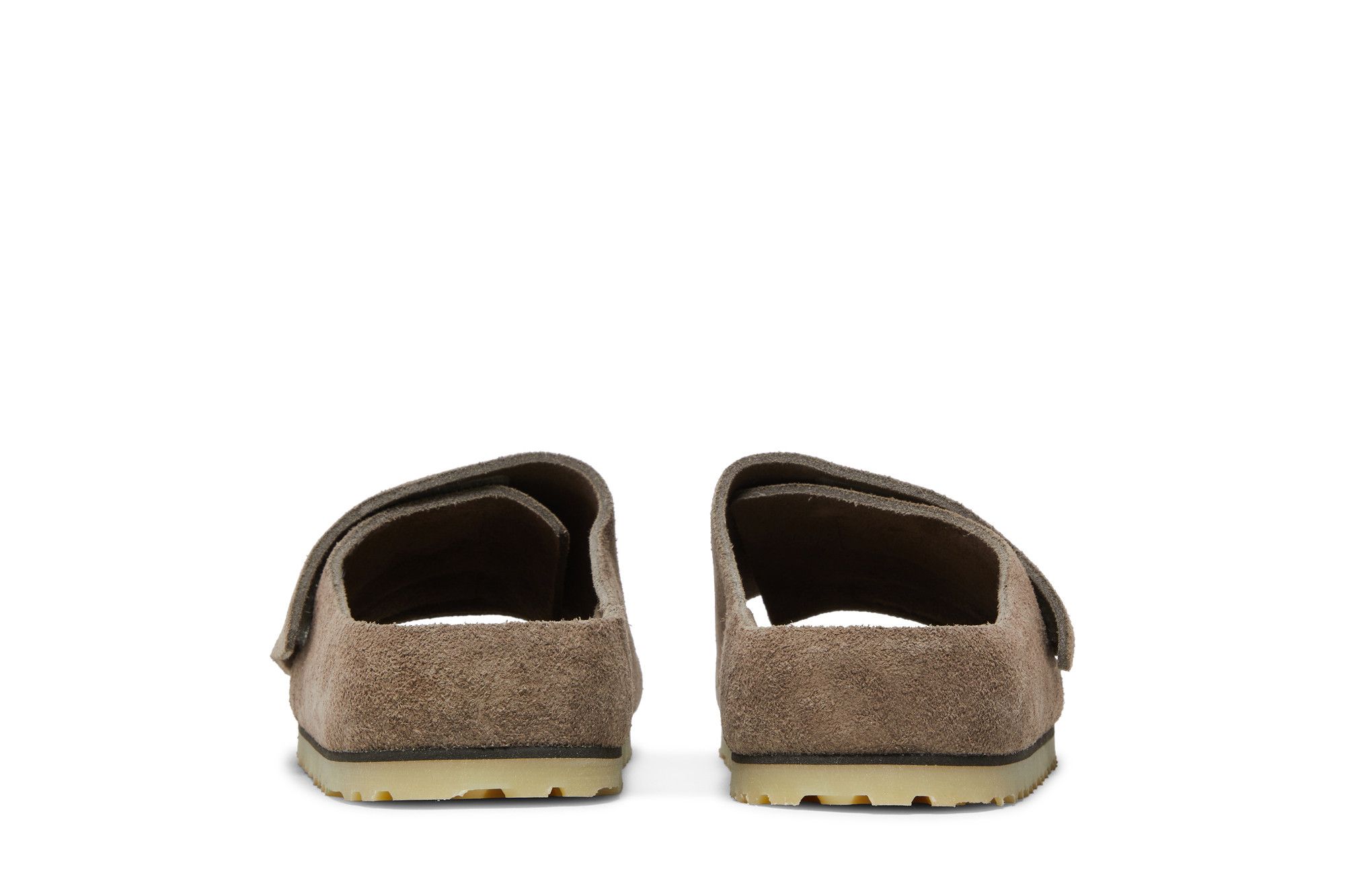 Sizing 僅供臺灣市場使用：
敬畏上帝 x Birkenstock 麂皮 舒適圓頭平底 時尚涼拖 男女同款 棕色