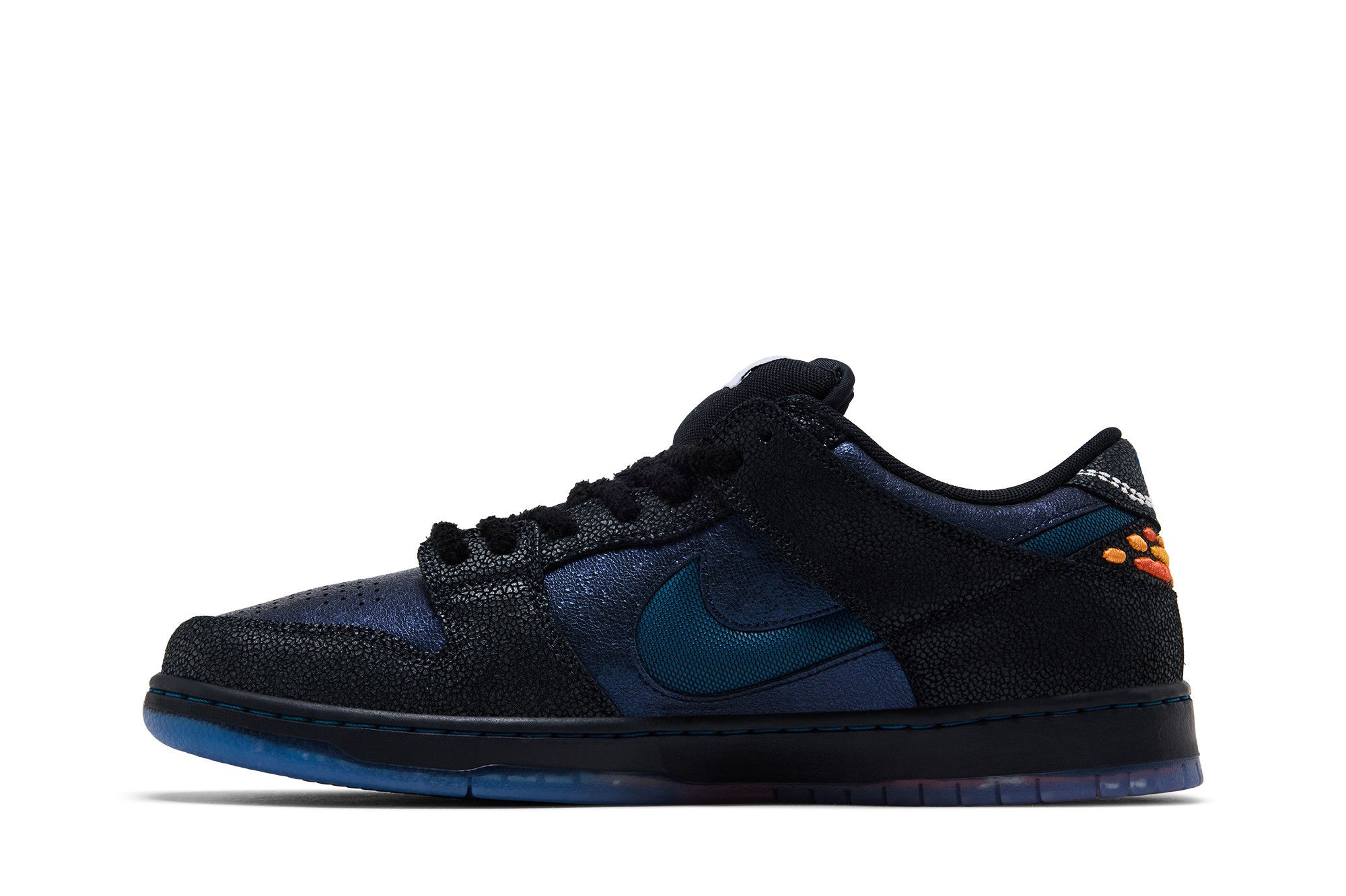 Lookbook Bluetile x Nike SB Dunk ''Hitam Marina Putih'' IQ1323-001