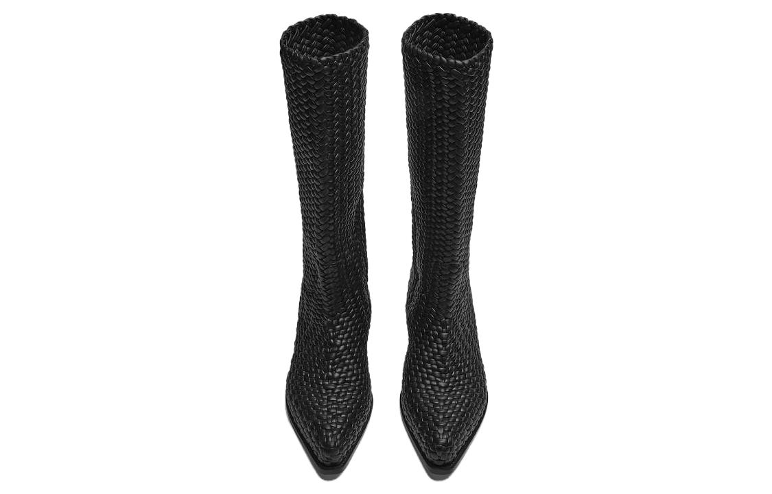 Lookbook Bottega Veneta 'Sepatu Bot Kulit Hitam Ujung Lancip' 763724V3H601000