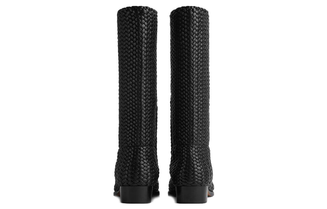 Shop Bottega Veneta 'Sepatu Bot Kulit Hitam Ujung Lancip' 763724V3H601000