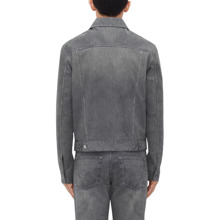 Lookbook Bottega Veneta 灰色皮革丹寧外套，翻領搭配按扣設計。 727901V2BC01873