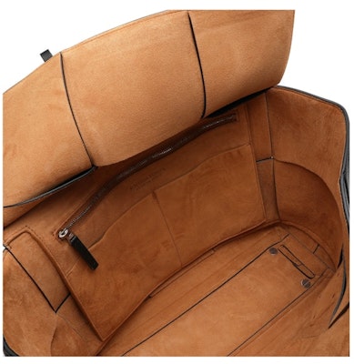 葆蝶家 Arco 中号黑色手袋 Lookbook 葆蝶家 Arco 中号黑色手袋