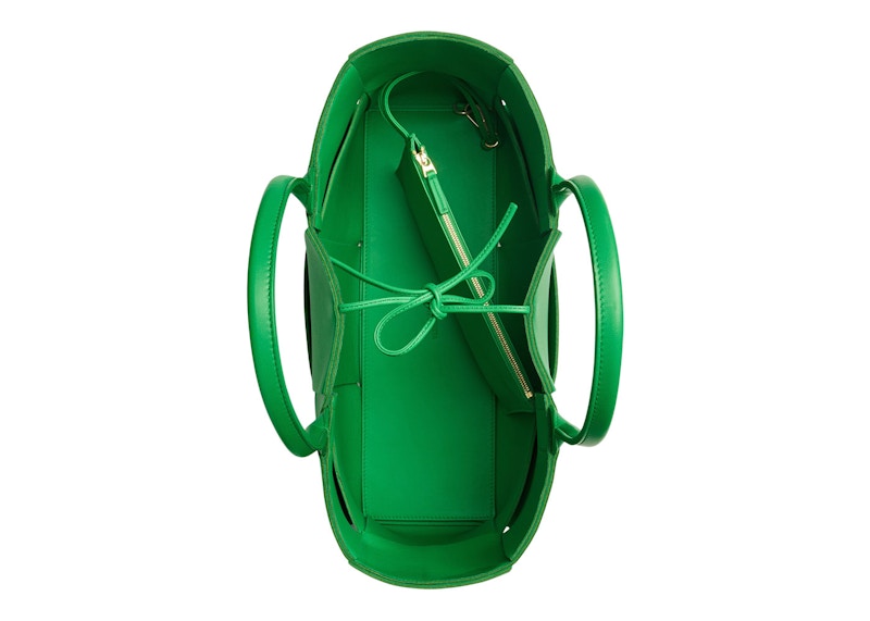 Lookbook 葆蝶家中号鹦鹉绿Arco Intreccio托特包