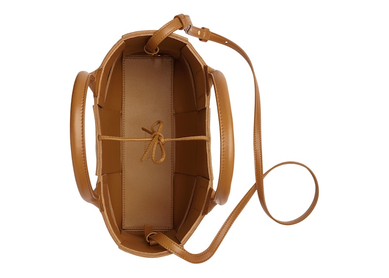 Lookbook 葆蝶家Arco小号手袋 驼色编织款