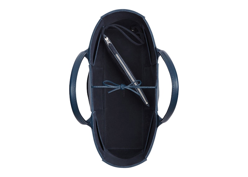 Lookbook 葆蝶家 Arco 手提包 深蓝色