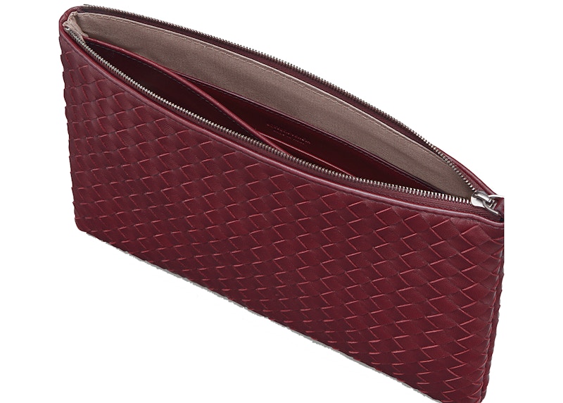 Order Bottega Veneta Biletto Pouch Mediana de Napa Intrecciato en Burdeos