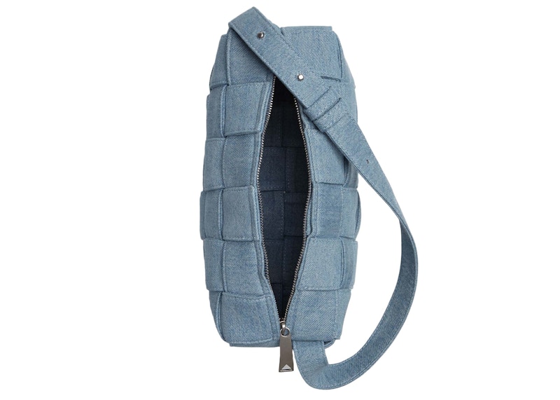 Lookbook ボッテガ・ヴェネタ ブリックカセットショルダーバッグ インディゴウォッシュド