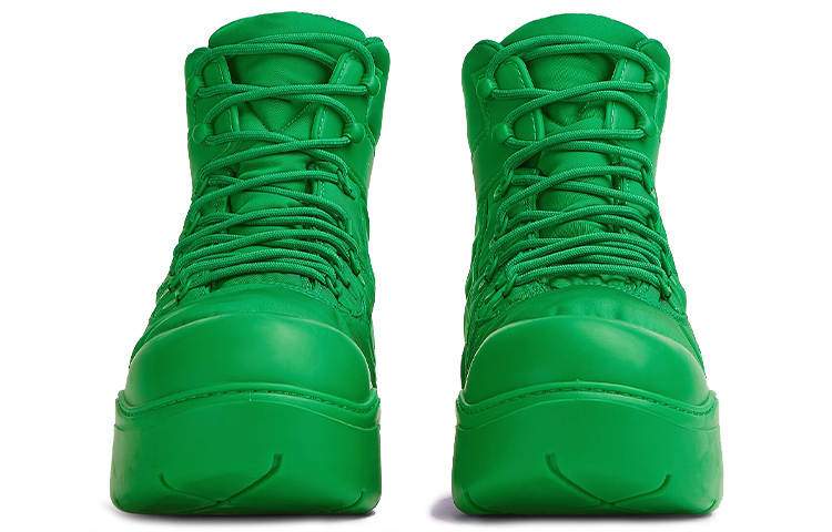 Lookbook Bottega Veneta 葆蝶家 BV Puddle Bomber 科技面料 繫帶工裝短靴 綠色