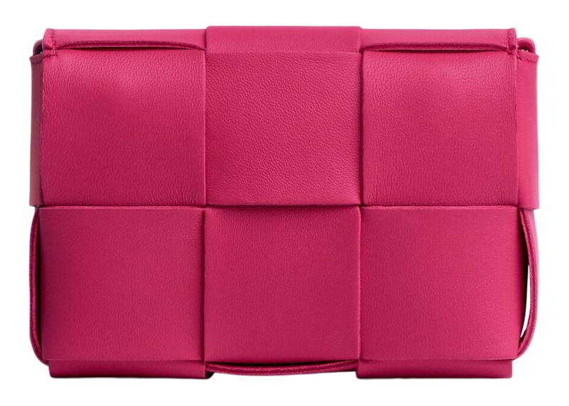 Lookbook Bolso Bottega Veneta Candy Cassette Arándano.