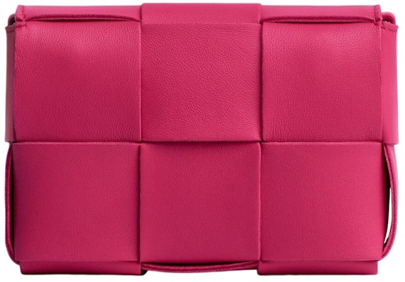 Bottega Veneta Beg Candy Cassette Warna Cranberry Lookbook Bottega Veneta Beg Candy Cassette Warna Cranberry