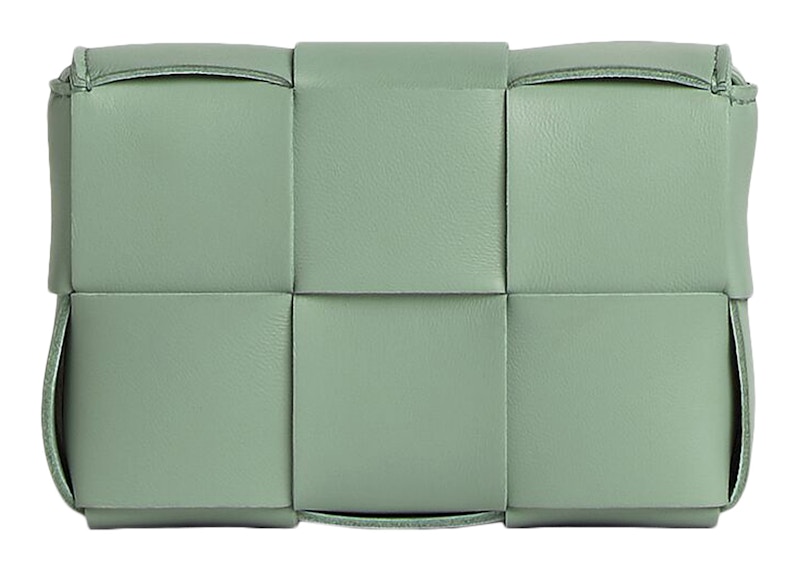 Lookbook Bottega Veneta Candy Cassette Bandolera Mini Intreccio Nuevo Verde Sauge
