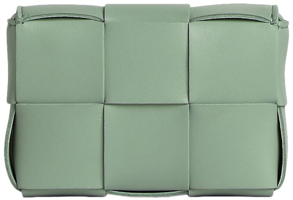 Bottega Veneta Candy Cassette Beg Mini Intreccio New Sauge Crossbody. Lookbook Bottega Veneta Candy Cassette Beg Mini Intreccio New Sauge Crossbody.